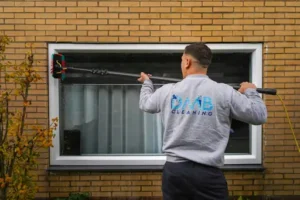 Wie bekomme ich blinde Fenster wieder klar? Ursachen für trübe Scheiben und Möglichkeiten zur Reinigung oder Reparatur