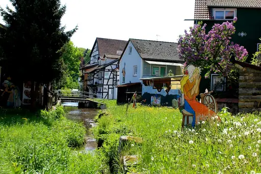 Wie groß darf ein Gartenhaus in Bayern ohne Genehmigung sein? Genehmigungsfreie Größen und wichtige baurechtliche Regeln für Gartenhäuser in Bayern