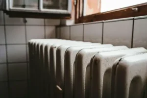 Wie oft muss man eine Heizung entlüften? Wann das Entlüften sinnvoll ist und woran du Luft im Heizkörper erkennst