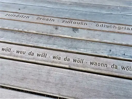 Womit Holzschneidebrett ölen? Holzschneidebrett richtig ölen – geeignete Öle und Tipps zur Pflege